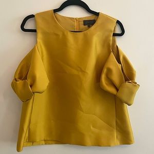 Gracia gold silky top excellent condition!